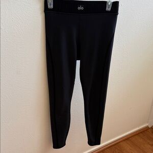 ALO Yoga Airlift High Waisted 7/8 Line Up Leggings